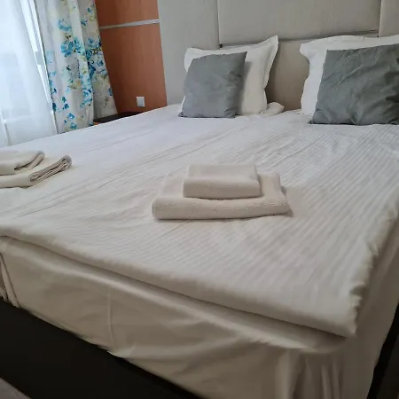 Ilarion 5 At Center Warna