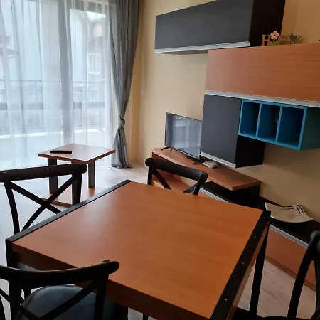 Ilarion 5 At Center Warna