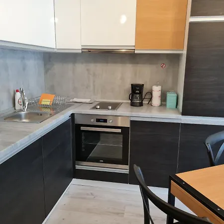 Ilarion 5 At Center Apartment Warna