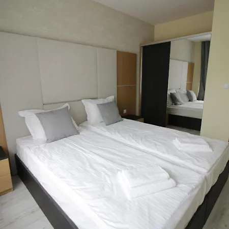 Ilarion 5 At Center Apartment Warna