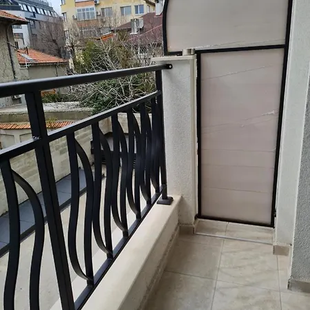 Apartment Ilarion 5 At Center Warna