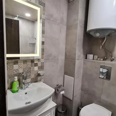 Ilarion 5 At Center Apartment Warna