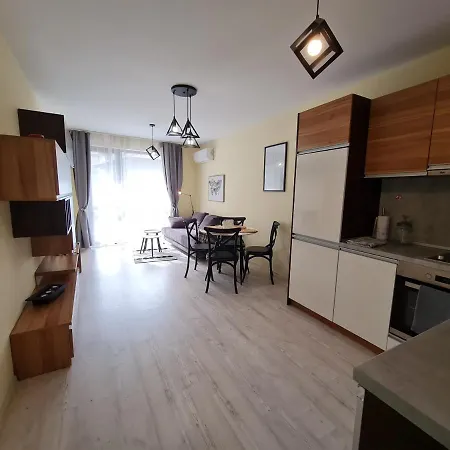 Ilarion 5 At Center Warna