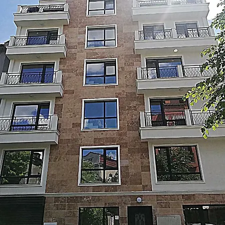 Ilarion 5 At Center Daire *