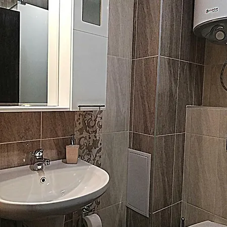 Ilarion 5 At Center * Warna