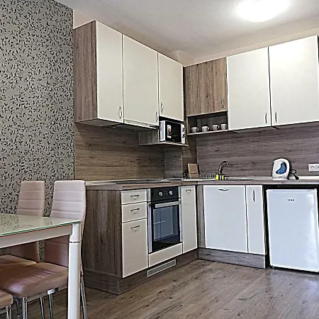 Ilarion 5 At Center * Warna