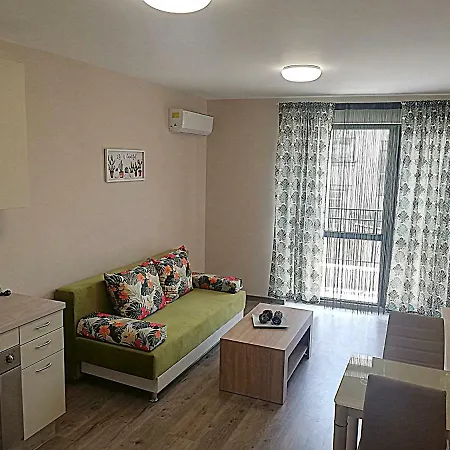 Ilarion 5 At Center * Warna