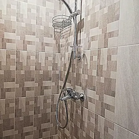 Ilarion 5 At Center Apartment Warna