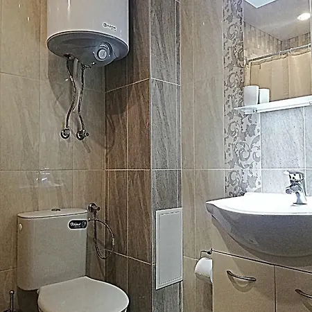 Ilarion 5 At Center Warna